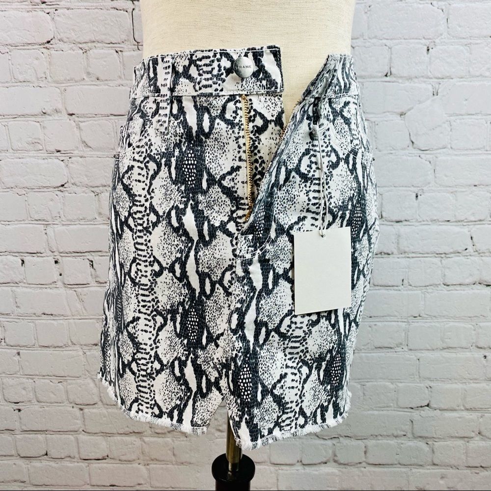 NWT FRAME Le Mini Split Front Python-Print Skirt … - image 11